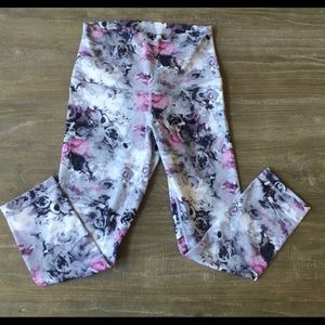 Lululemon high rise crop 🍋